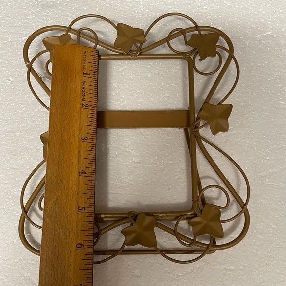 NWOT Gold Metal Heart-Shape Pic Frame W/Ivy Lear/Vines-Cover Glass not included - Picture 2 of 11